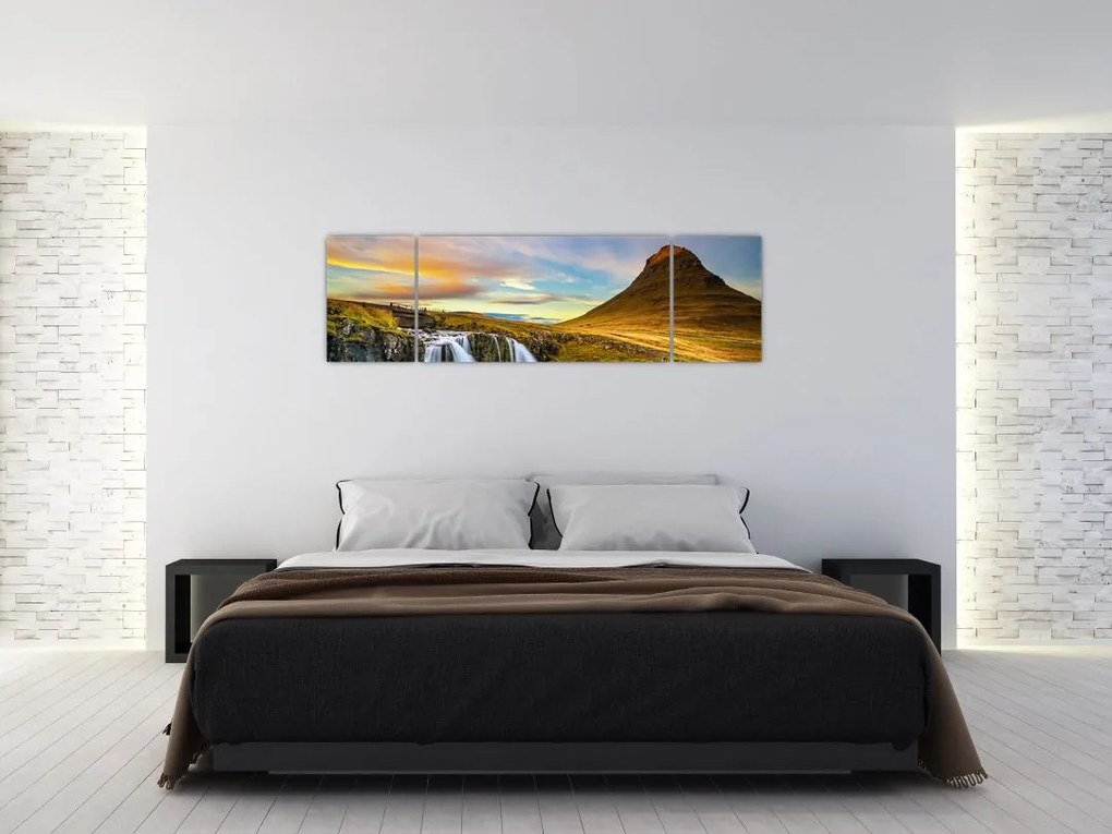 Zdjęcie góry i wodospadów na Islandii (170x50 cm)
