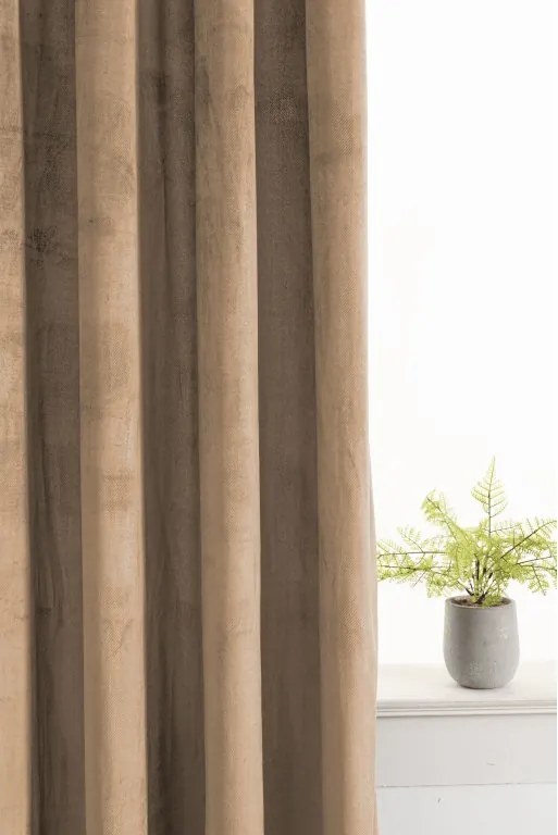 Zasłona zaciemniająca ELVIO VELVET 140x250 cm, beżowa Zawieszanie: Metalowe pierścienie
