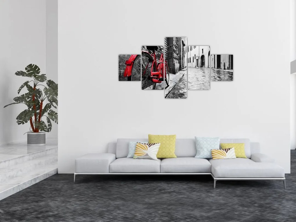 Obraz czerwonego roweru na brukowanej uliczce (125x70 cm)