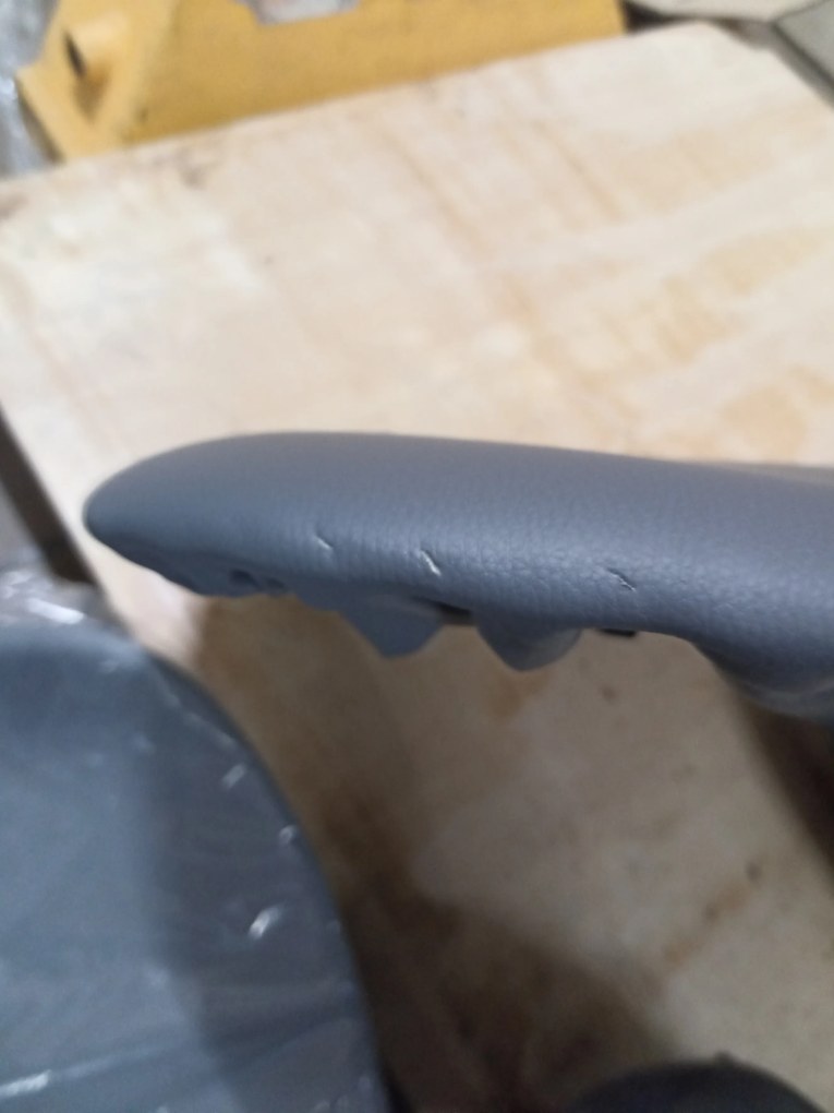 PROMOCJA Ciemnoszare krzesło BALI MARK z czarnymi nogami II. jakość