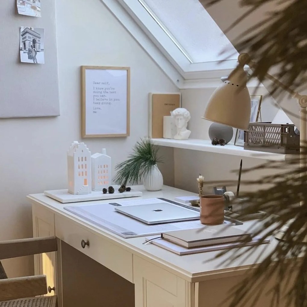 Biały porcelanowy świecznik DOMEK ze spiczastym dachem, duży