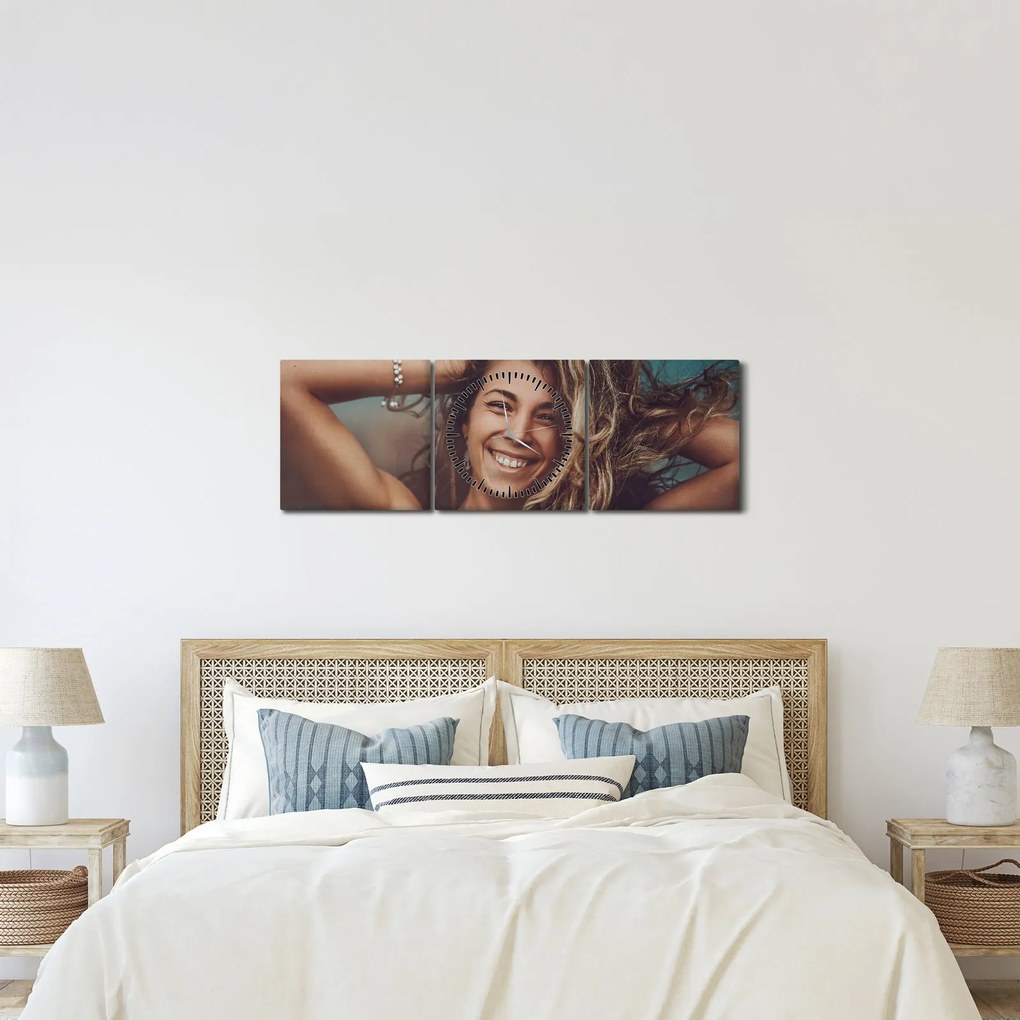 Obraz - Portret młodej kobiety (z zegarem) (90x30 cm)