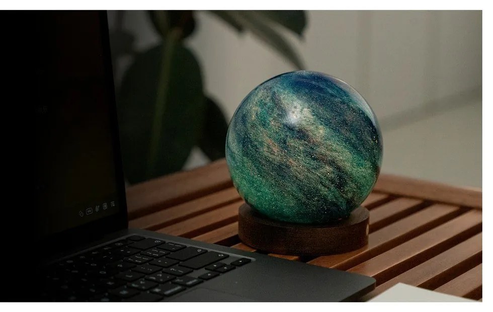 Lampa stołowa LED w ciemnym naturalnym kolorze ze szklanym kloszem (wysokość 13 cm) Galaxy Breeze – Gingko