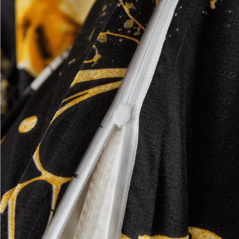 PrzytulneMieszkanie.pl PrzytulneMieszkanie.pl Pościel z mikrofibry GOLD BUTTERFLY czarna Rozmiar pościeli: 2 szt 70 x 90 cm | 200 x 220 cm