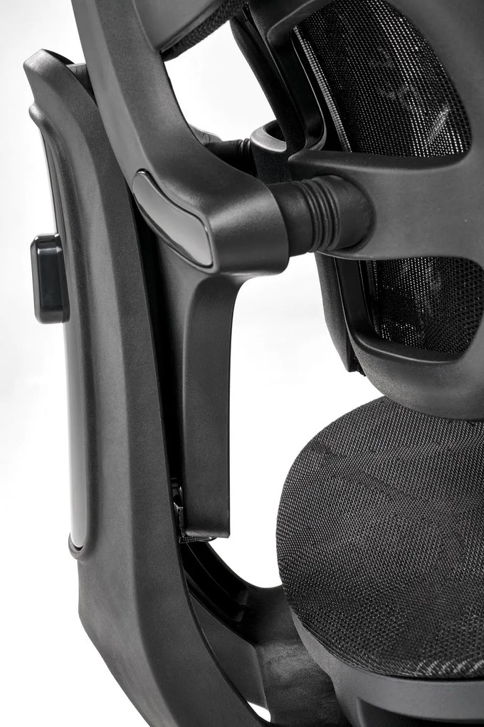 Fotel biurowy z regulacjami Astral Halmar, zgodny z normą BHP