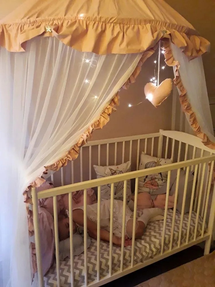 Różowo-biały baldachim dla dziecka z 6 poduszkami i matą Bambino