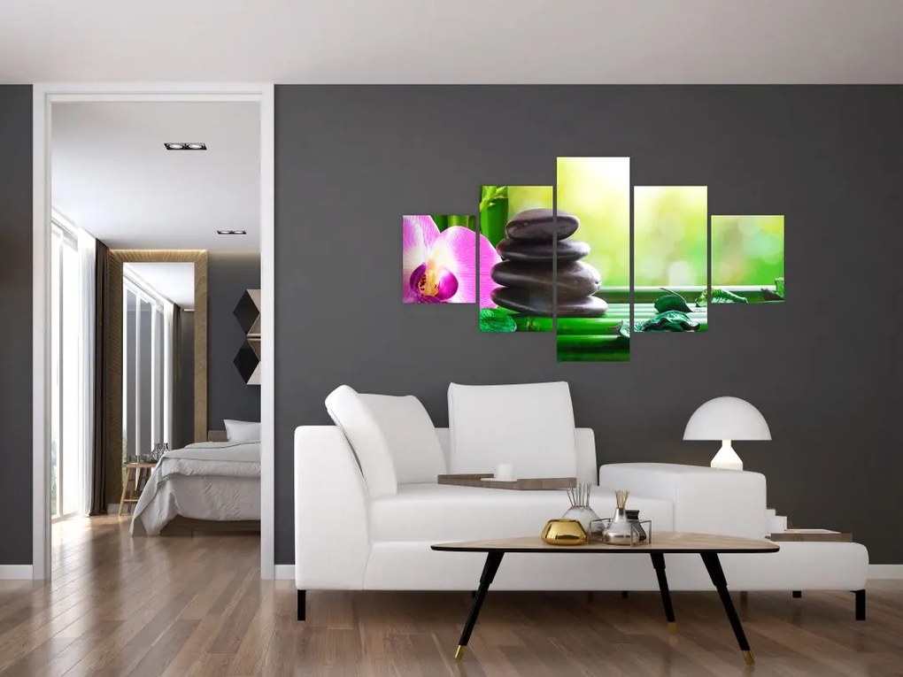 Obraz kamieni do masażu i storczyków na wodzie (125x70 cm)