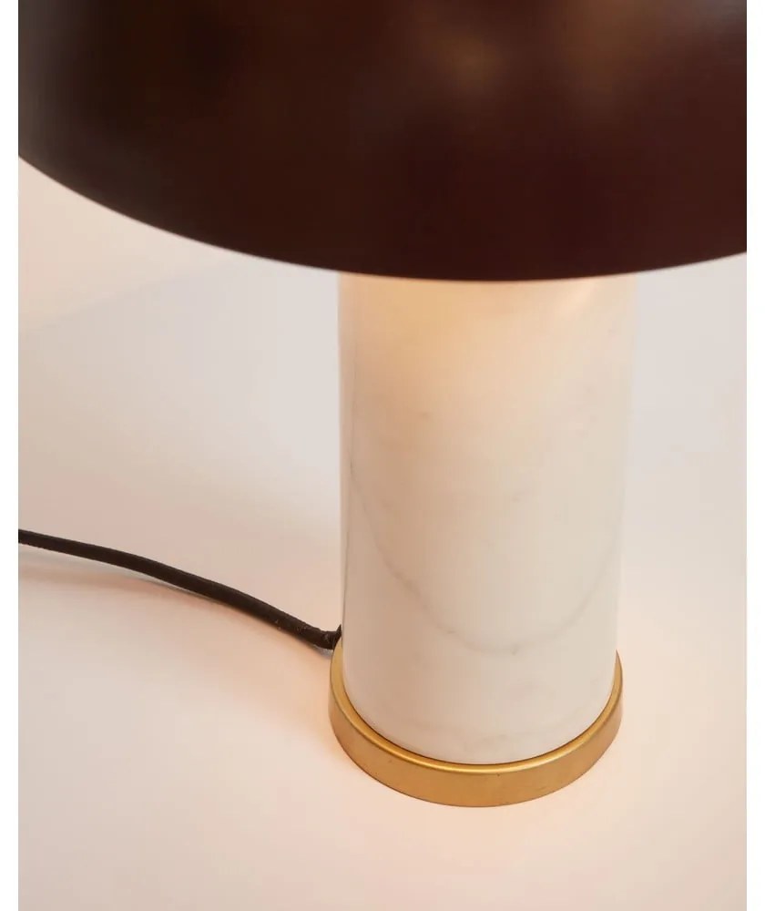 Biała/ciemnobrązowa marmurowa lampa stołowa z metalowym kloszem (wysokość 43 cm) Zorione – Kave Home