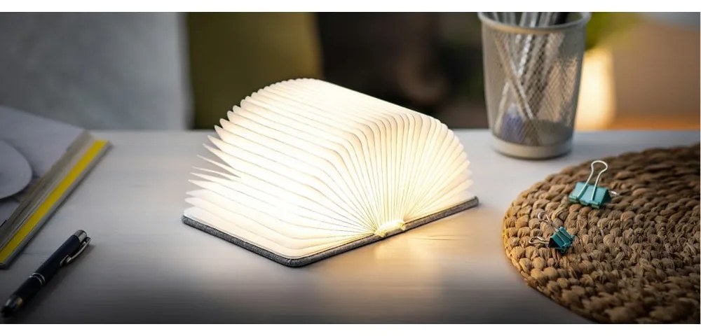 Szara lampa stołowa LED z tekstylnym kloszem (wysokość 2,5 cm) Booklight – Gingko