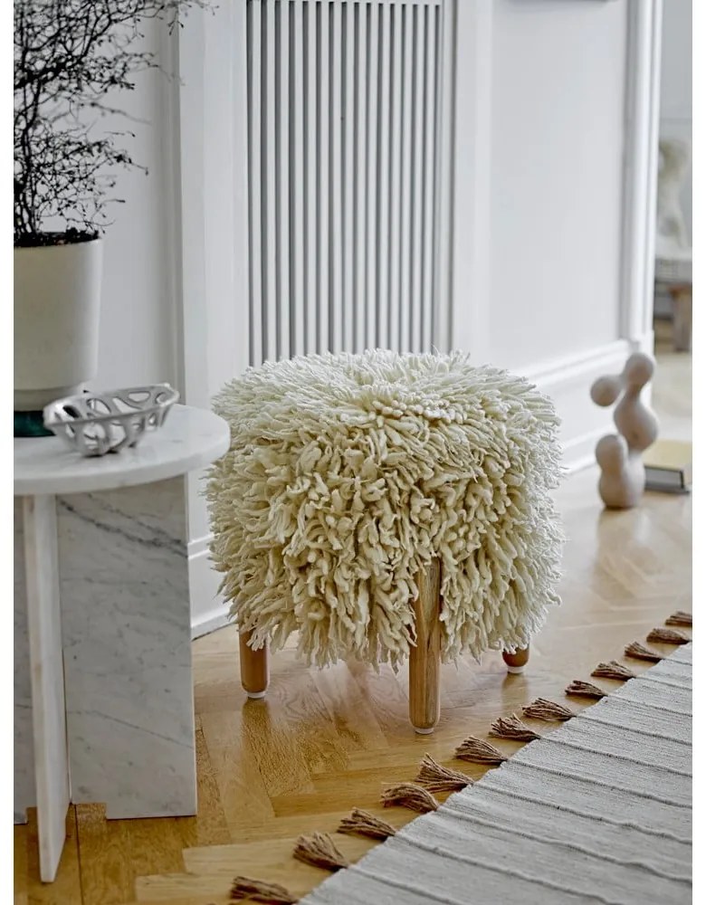 Kremowy puf Lomba – Bloomingville