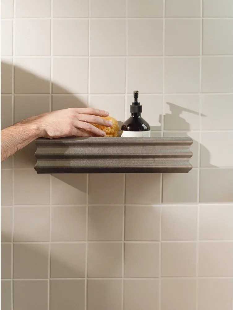 Ścienna półka łazienkowa ze stali nierdzewnej w kolorze srebra Olbi – noo.ma