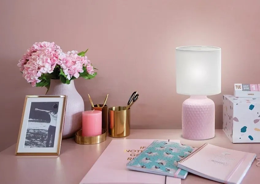 Różowa lampa stołowa z wytłoczonym wzorem na ceramicznej podstawie - V085 G8-G97