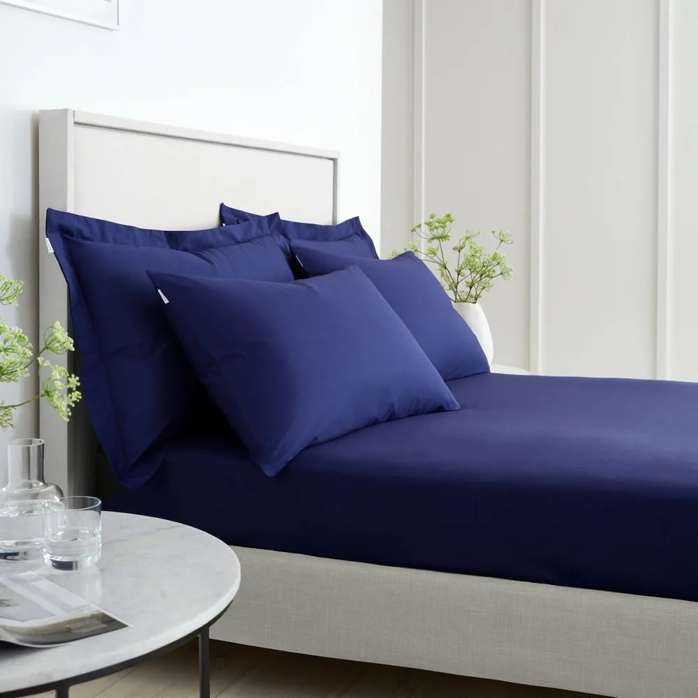 Ciemnoniebieskie prześcieradło z perkalu bawełnianego z gumką 135x190 cm Cotton Percale – Bianca