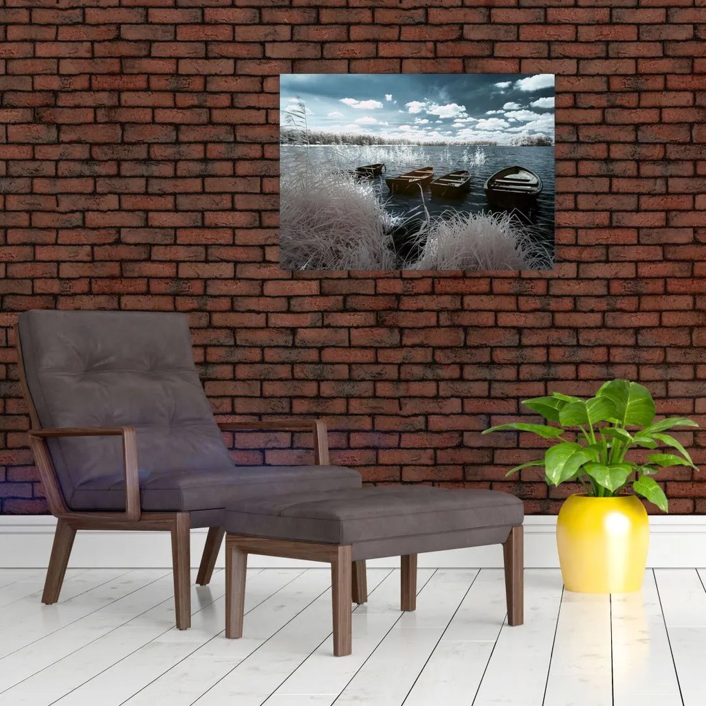 Obraz na szkle - Drewniane łodzie na jeziorze (70x50 cm)