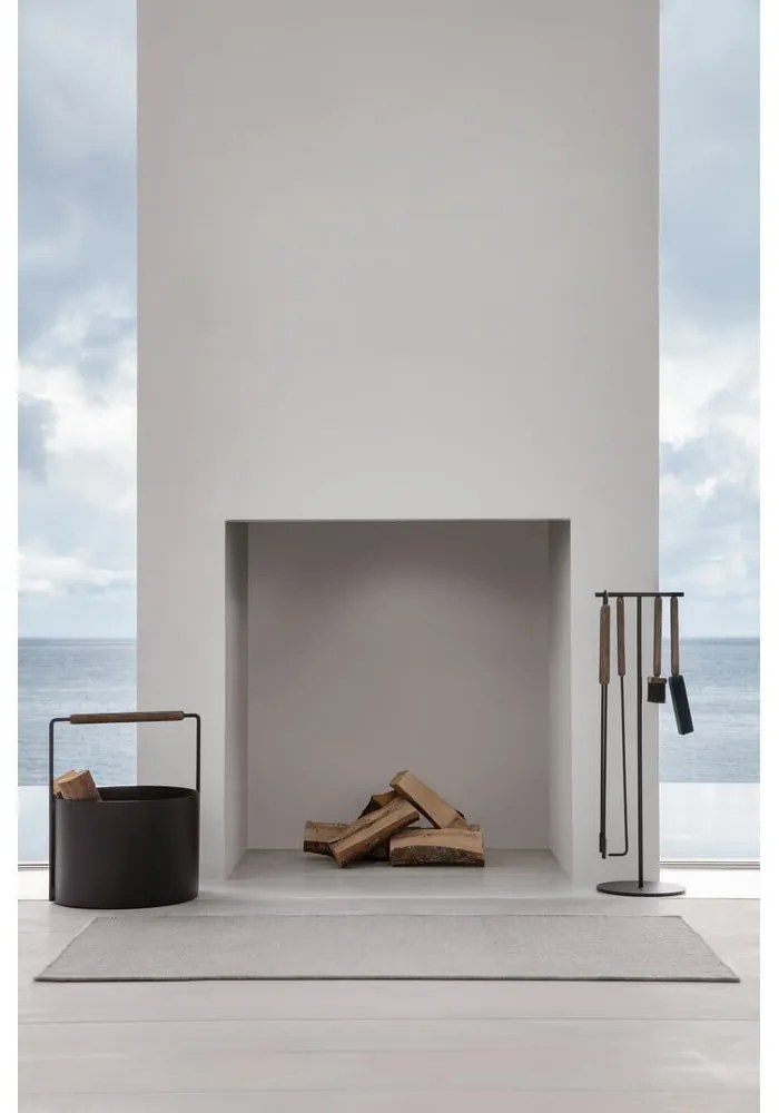 Czarny metalowy kosz na drewno Blomus Fireplace