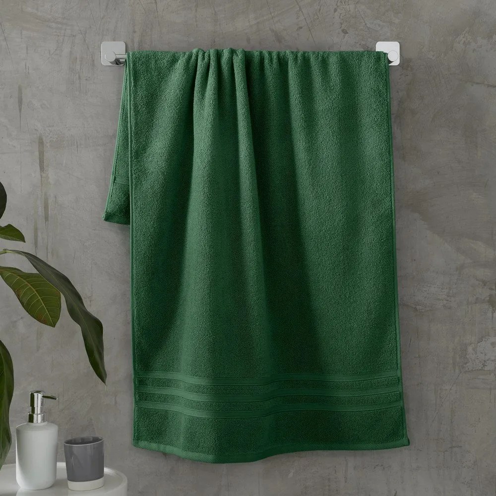Ciemnozielony bawełniany ręcznik kąpielowy frotte 70x120 cm Zero Twist – Catherine Lansfield