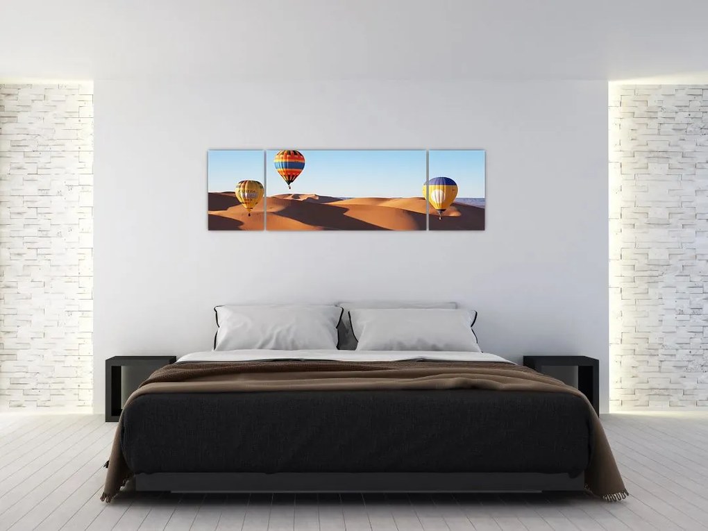 Obraz - latające balony na pustyni (170x50 cm)