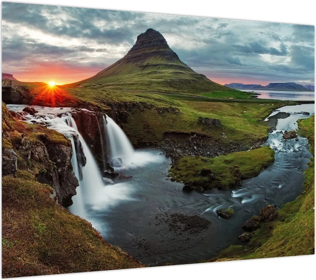 Obraz na szkle - Kirkjufell o zachodzie słońca (70x50 cm)