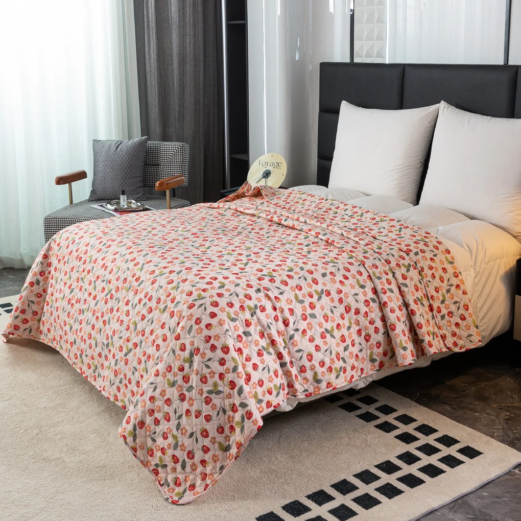 Narzuta na łóżko STRAWBERRY różowy Rozmiar: 220 x 240 cm