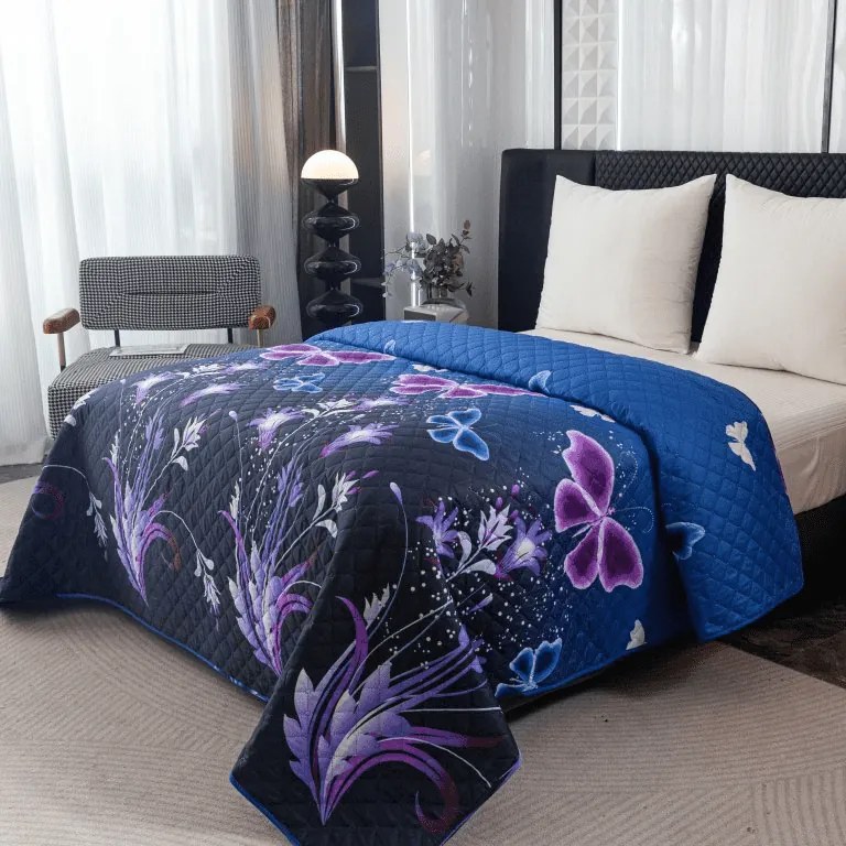 Narzuta na łóżko VIOLET BUTTERFLY, ciemnoniebieska Rozmiar: 170 x 210 cm