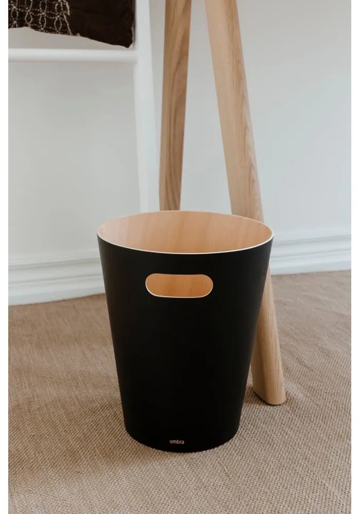 Czarny biurowy kosz na śmieci 7,5 l Woodrow – Umbra