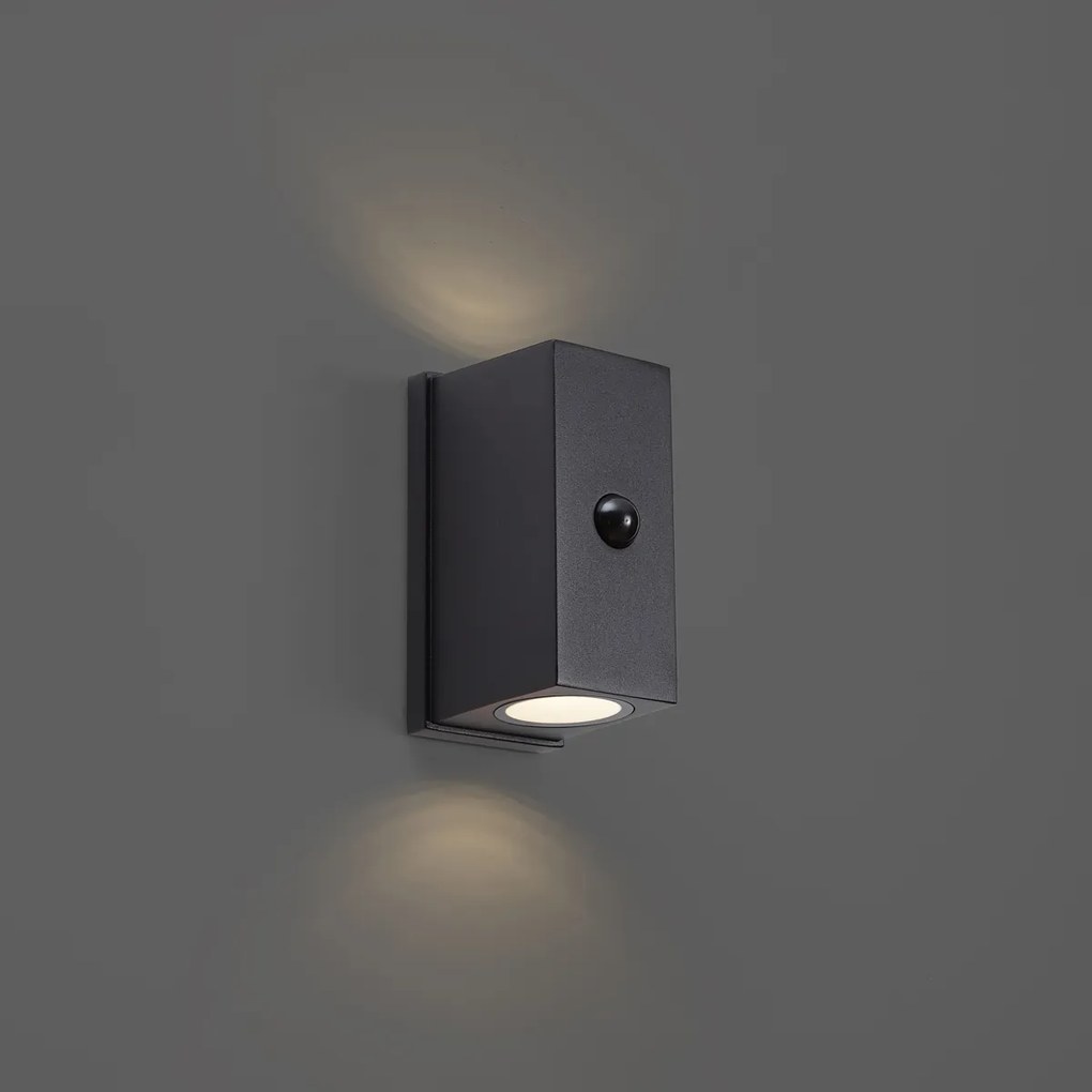 Czarna lampa ścienna z 4-stopniowym czujnikiem magnetycznym i zintegrowaną ładowalną diodą LED - Baleno