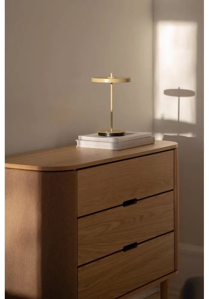 Jasnożółta metalowa lampa stołowa LED z metalowym kloszem (wysokość 31 cm) Asteria Move – UMAGE