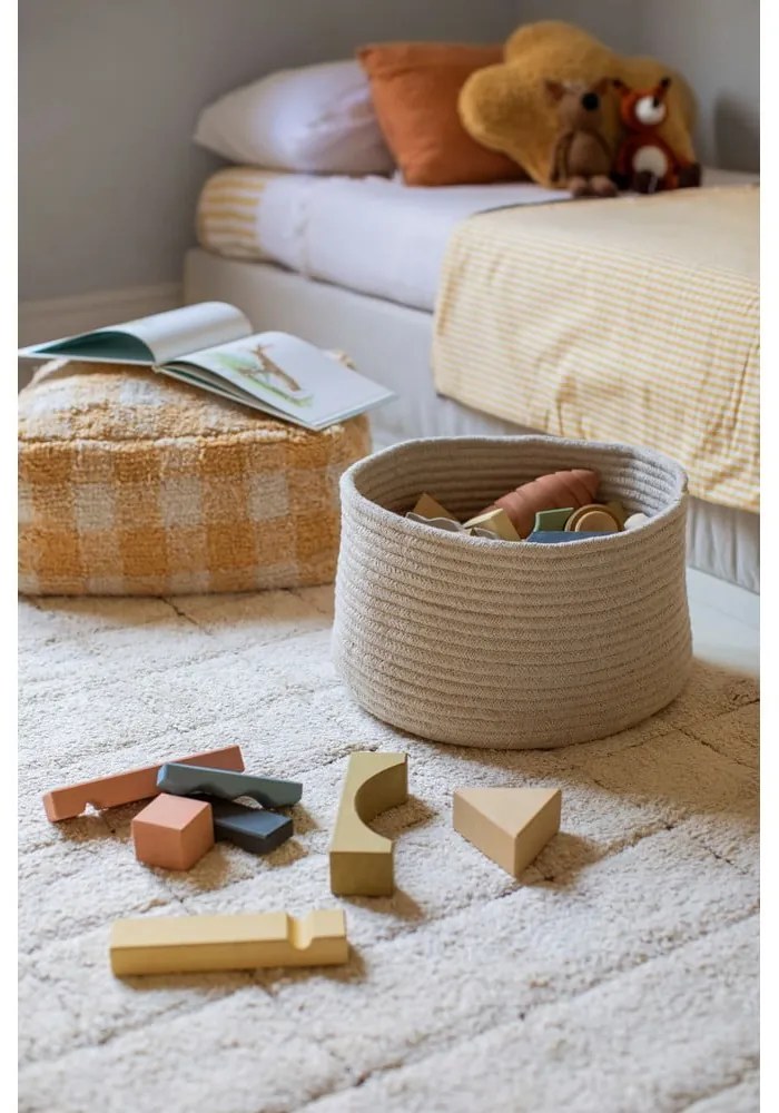 Puf dziecięcy w kolorze ochry Vichy Honey – Lorena Canals