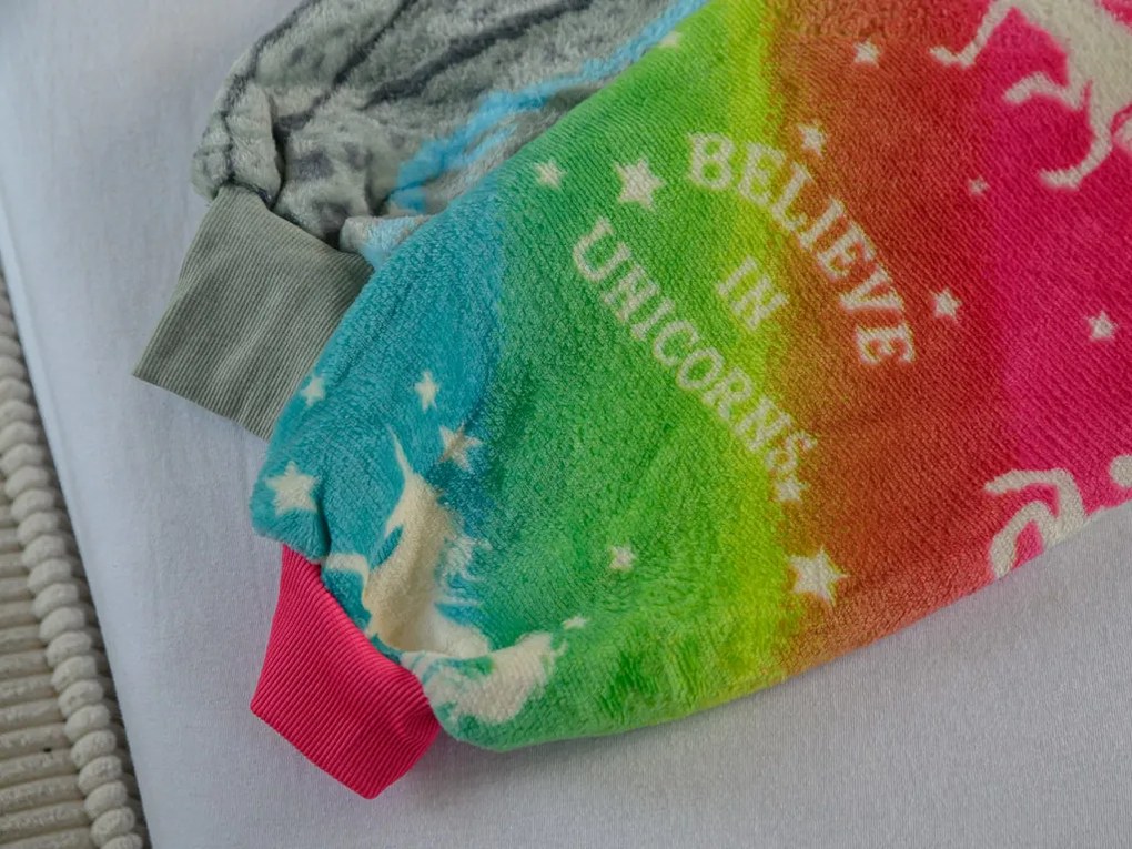 Koc bluza z rękawami i kapturem ALICORN kolorowa