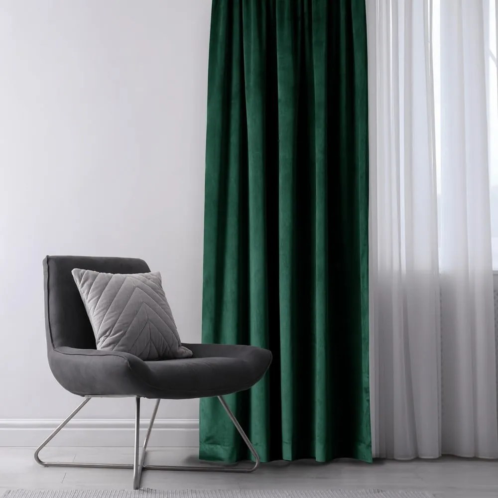 Ciemnozielona aksamitna zasłona częściowo zaciemniająca (dimout) 140x270 cm Eyelets – Restilo