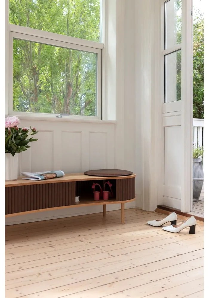 Brązowa szafka pod TV w dekorze dębu 140x40 cm Audacious – UMAGE