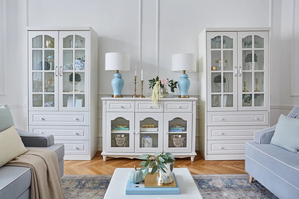 Regał na książki biały, przeszklony, 2 drzwi, 3 szuflady, Alexandra. Witryna 2 drzwiowa do salonu. Meble w stylu angielskim Victoria.