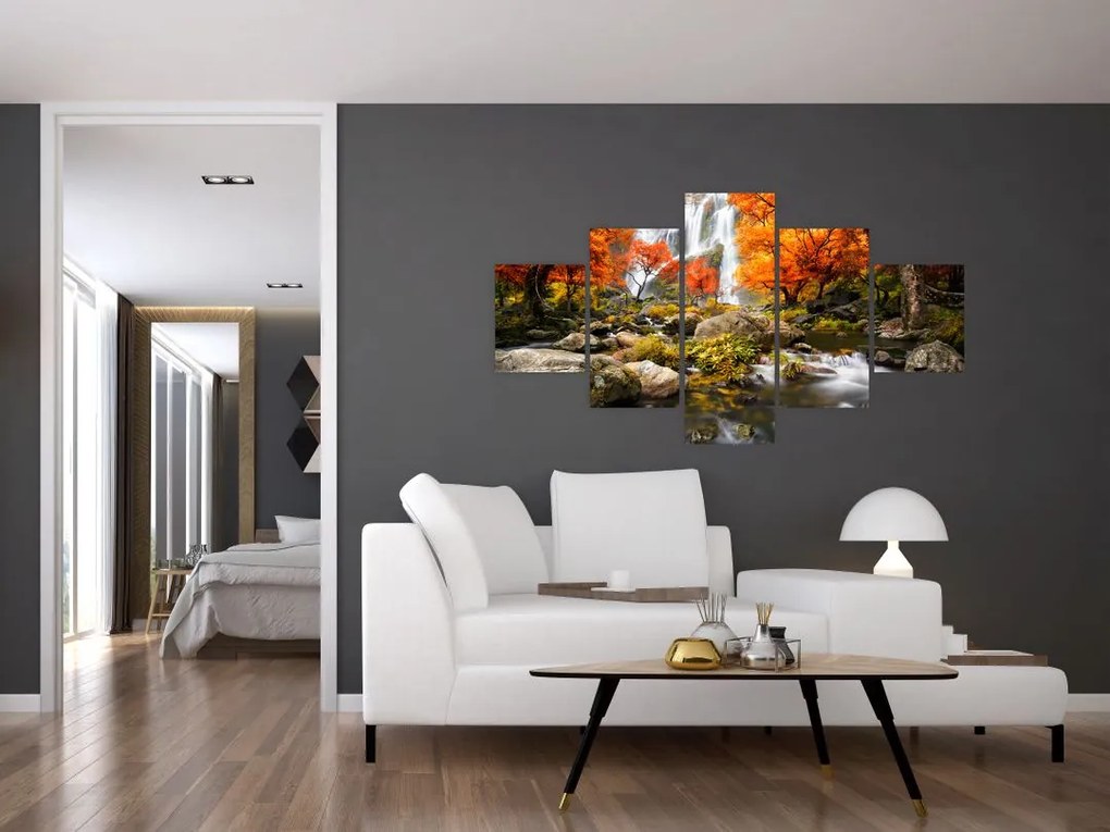 Obraz - Wodospady w pomarańczowym lesie (125x70 cm)