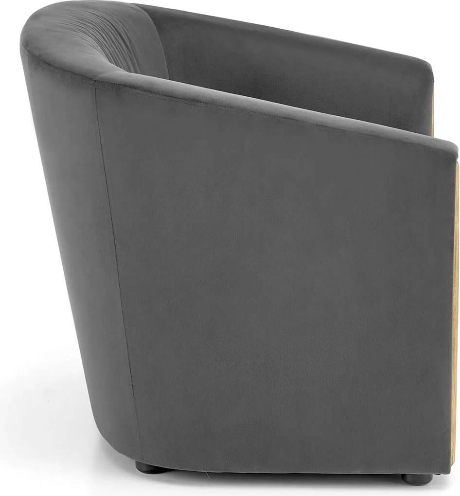 Wygodny fotel wypoczynkowy Enrico z drewnianymi detalami