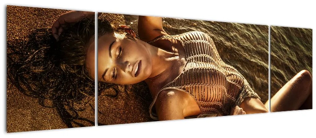 Obraz kobiety leżącej na plaży (170x50 cm)