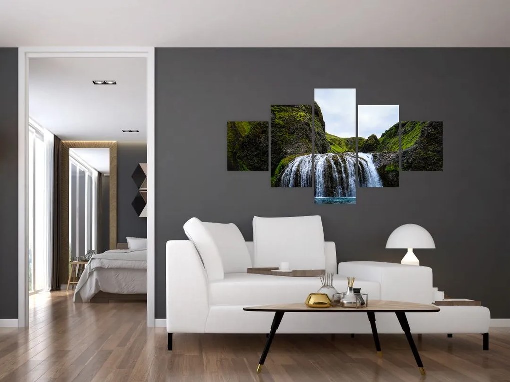 Obraz klifu z wodospadem (125x70 cm)