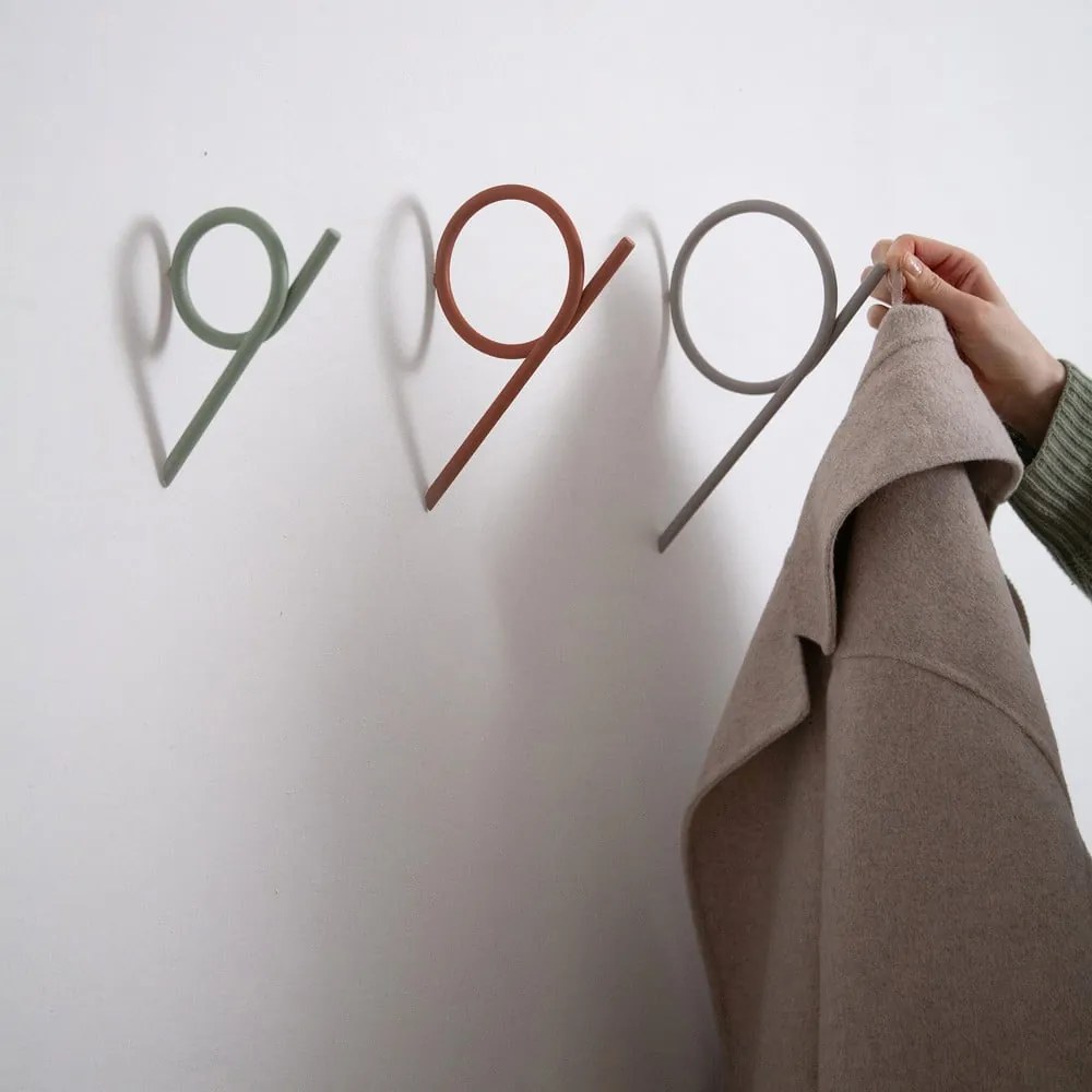 Szarobrązowy ścienny stalowy haczyk Tuba M – Spinder Design