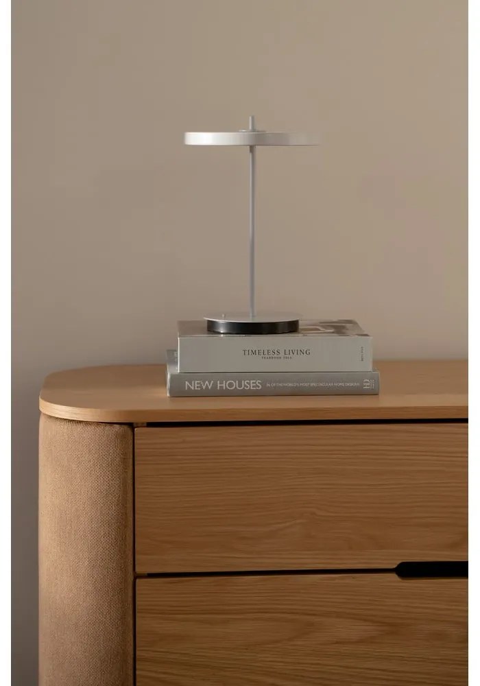 Jasnoszara metalowa lampa stołowa LED z metalowym kloszem (wysokość 31 cm) Asteria Move – UMAGE