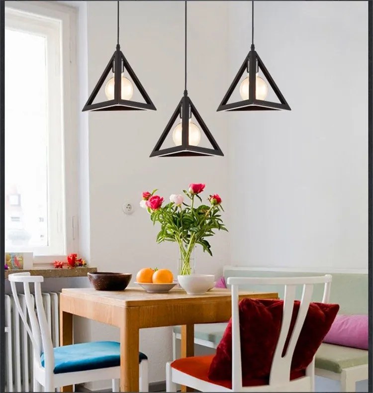 Lampa sufitowa metalowa loft trójkątna wisząca AT13-3SZ-Czarna