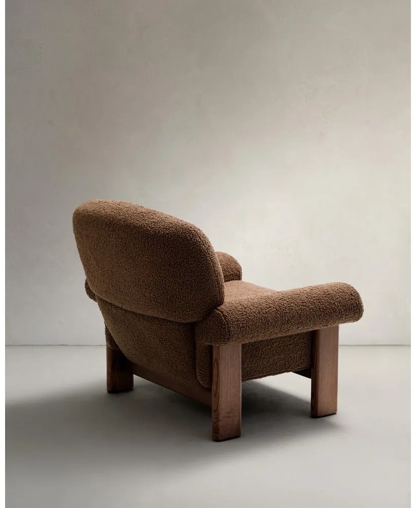 Brązowy fotel z materiału bouclé Nema – Kave Home