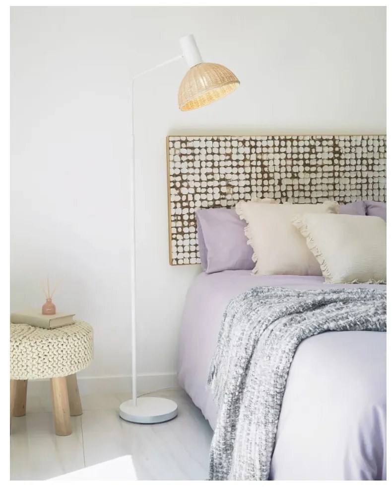 Lampa stojąca z rattanowym kloszem (wys. 157 cm) Damila – Kave Home