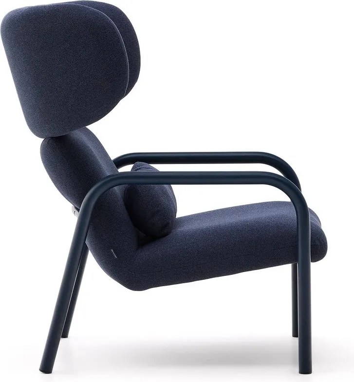 Ciemnoniebieski fotel Inari – Kave Home