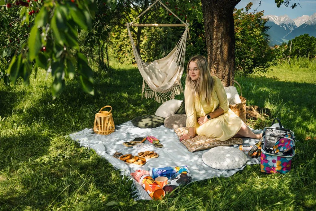 Beżowy fotel wiszący PALAK