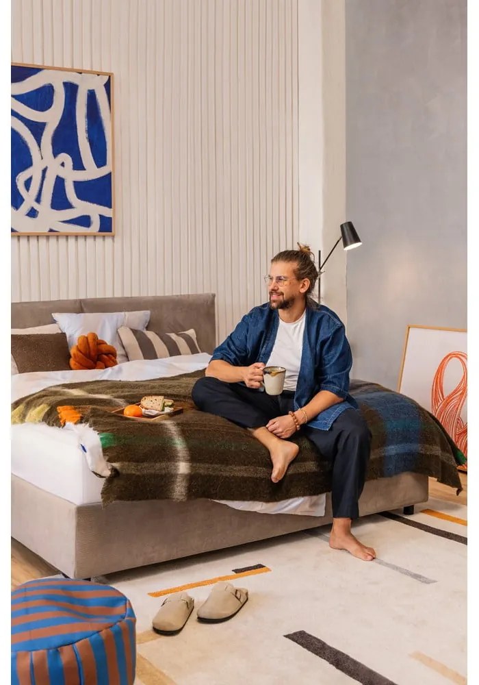 Szarobrązowe tapicerowane łóżko dwuosobowe ze schowkiem z materacem i stelażem 180x200 cm Myra Pillow – Bonami Selection
