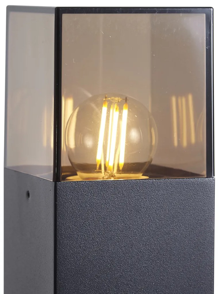 Zewnetrzna Nowoczesna lampa zewnętrzna słupkowa czarna z przydymionym szkłem 50 cm z czujnikiem zmierzchu IP44 - Dania Nowoczesny Oswietlenie zewnetrzne