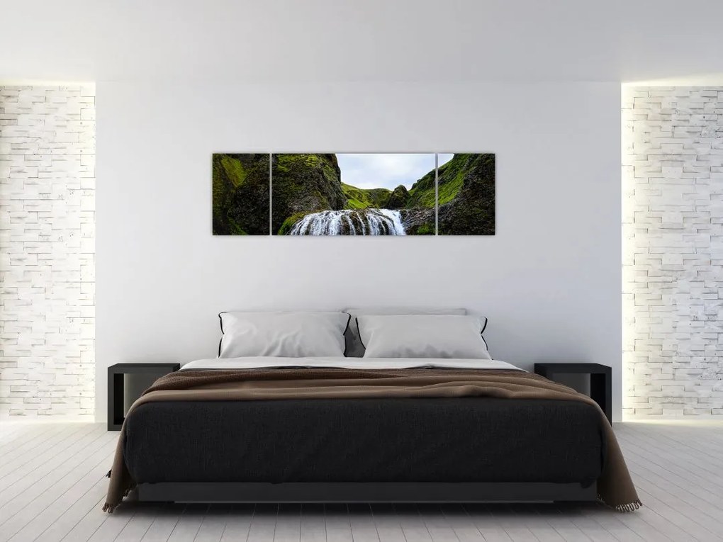 Obraz klifu z wodospadem (170x50 cm)
