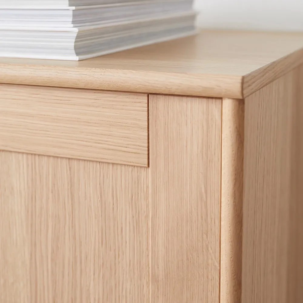 Zestaw wiszącej witryny z oświetleniem i komody w dekorze dębu 133x136 cm Mistral – Hammel Furniture