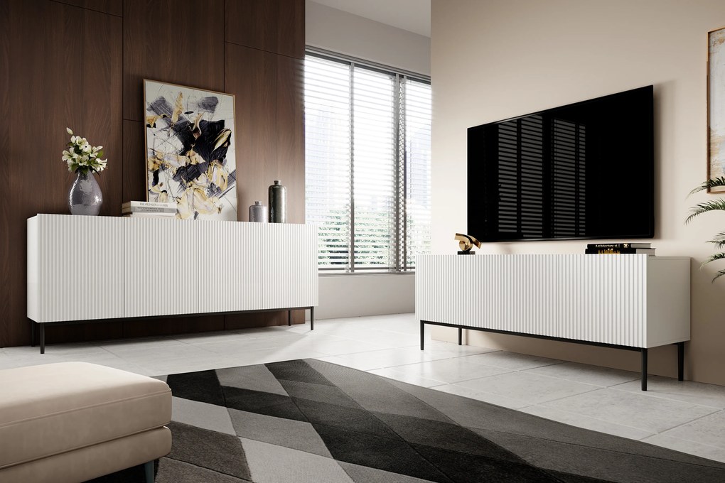 Komoda Nicole 200 cm czterodrzwiowa z ryflowanym frontem - biały mat / czarne nóżki