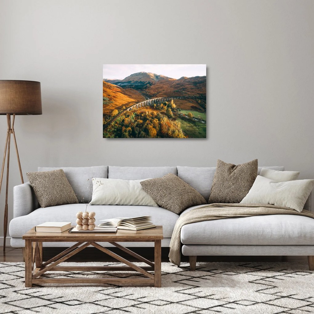 Obraz na szkle mostu w szkockiej dolinie (70x50 cm)