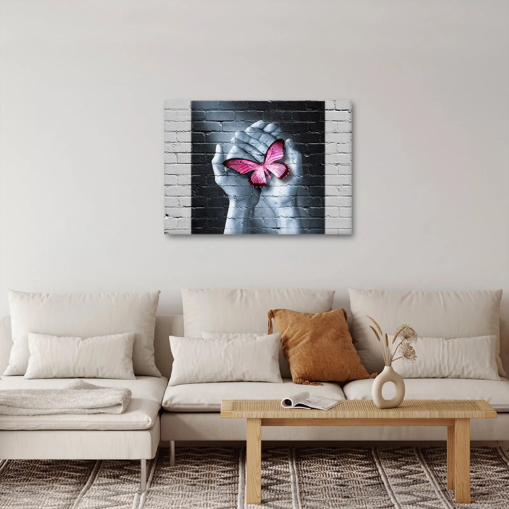 Obraz - Różowy motyl w ścianie (70x50 cm)